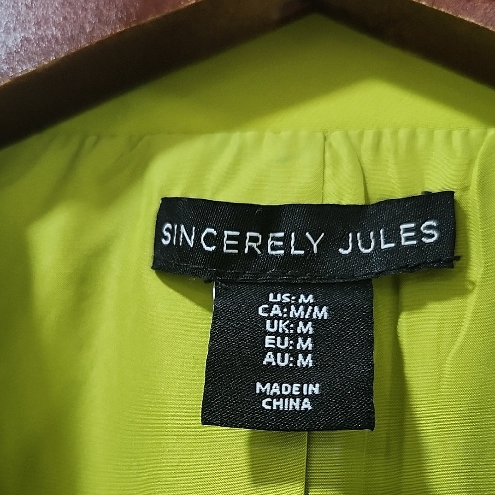 Vibrant Lime Green Blazer Chic and Modern Look He has that little spot. - Picture 3 of 10